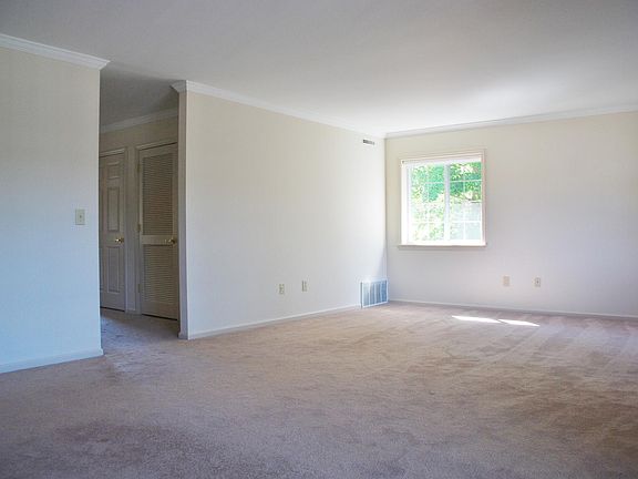2nd image of 37 Oakbrook Cmns
