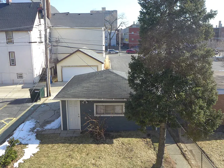 136 Elgin Ave — Photo 18