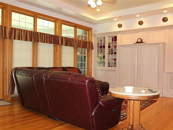 4th image of 126 Saint Ives Dr