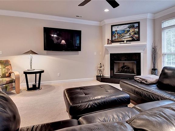 5th image of 416 Southampton Ct