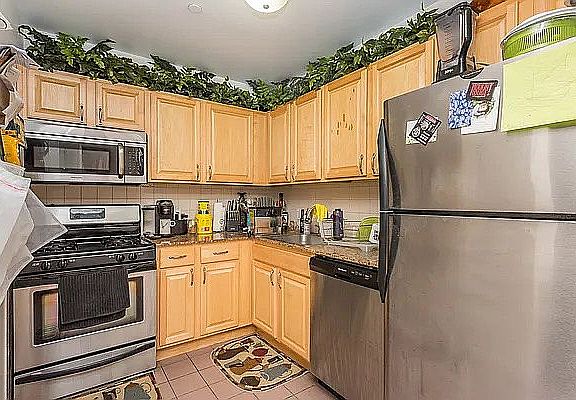 3rd image of 18-10 27th Ave #4E