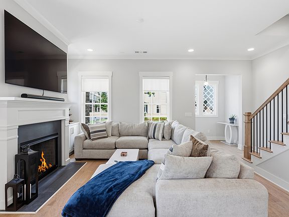 4th image of 1000 Fendley St #1