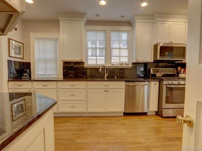 618 Rivard Blvd, Grosse Pointe, MI, 48230
