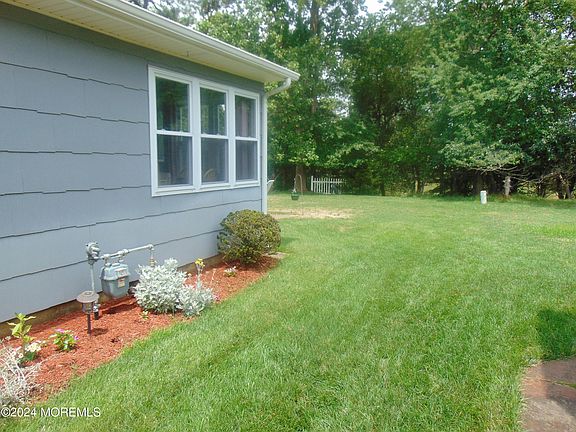 3rd image of 849 Edgebrook Drive N