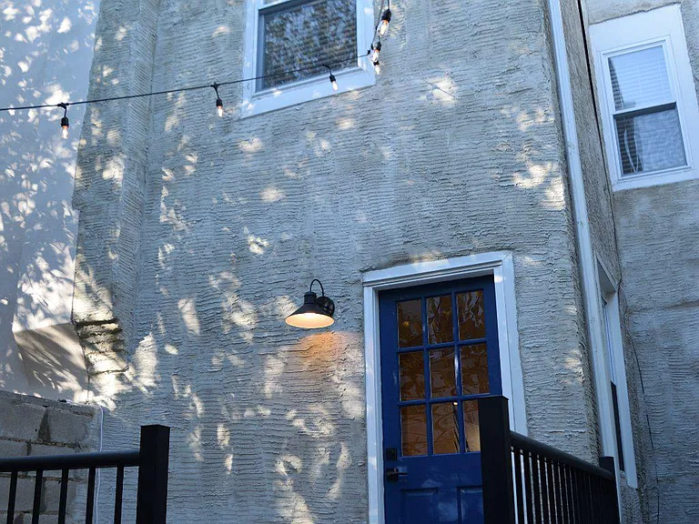 2132 Sigel St — Photo 8