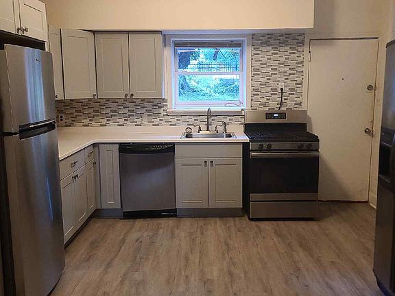 3rd image of 906 N Madison St APT 1