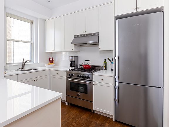 4th image of 25 5th Ave APT 9H
