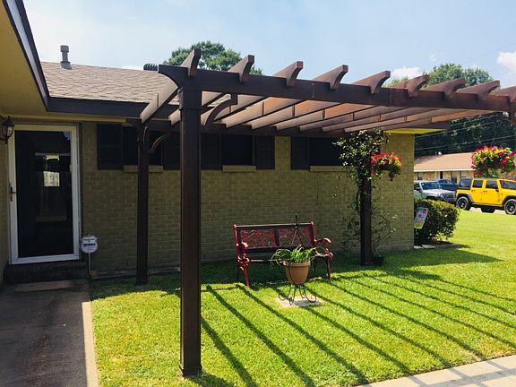 2nd image of 121 Petite St