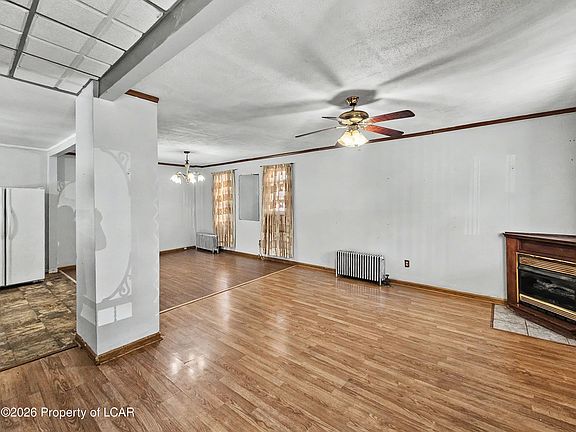 3rd image of 117 E Elm St