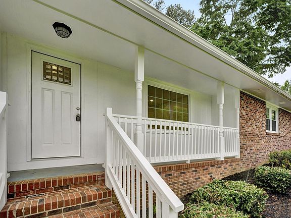 4th image of 709 Loblolly Dr