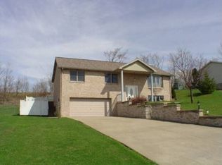 217 Moss Dr, Connellsville, PA 15425