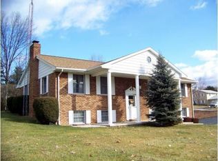 1641 Art Dr, Hanover, PA 17331