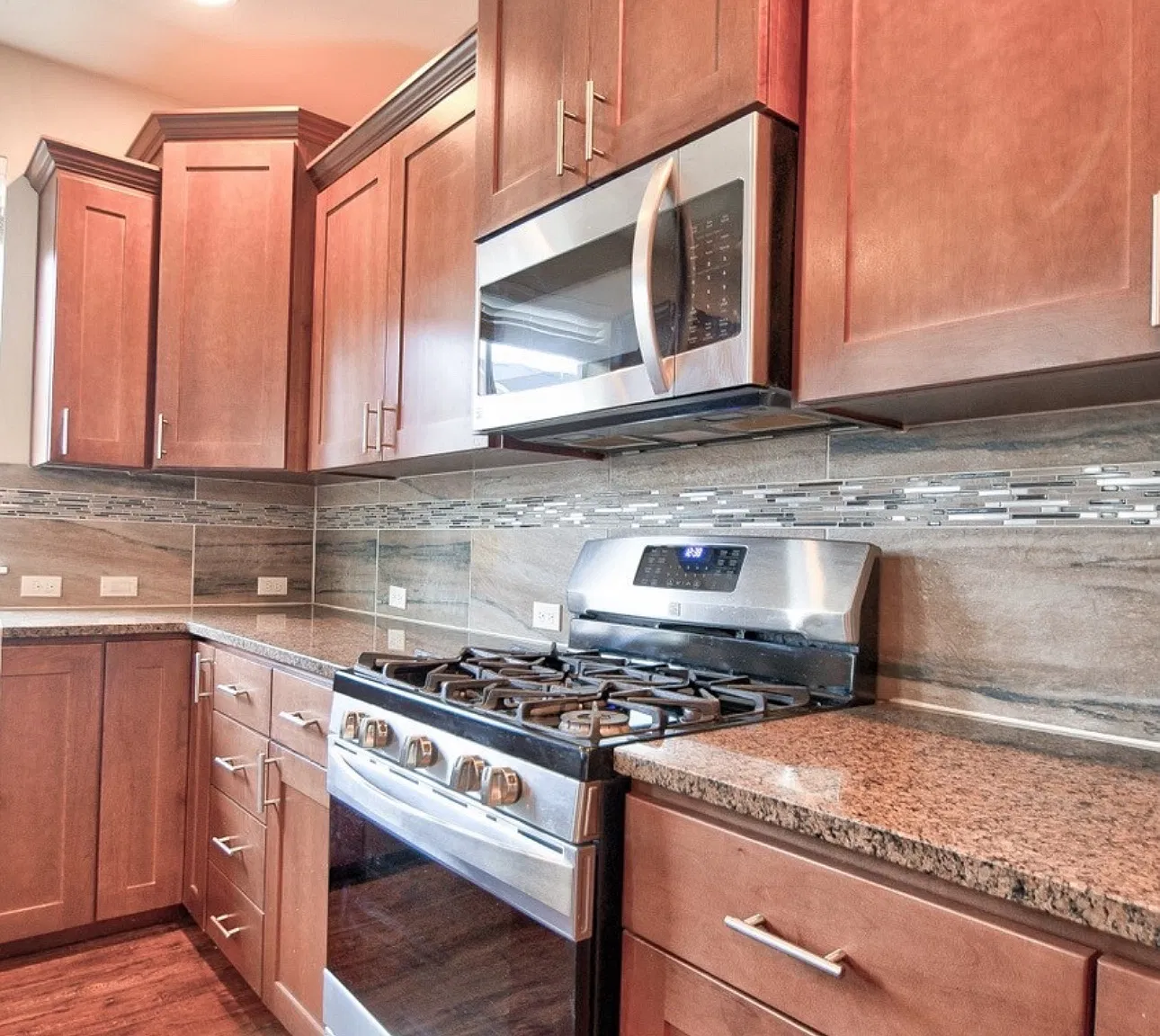 4 bed, 2.5 bath, 2606 sqft, $2,800 — Photo 3