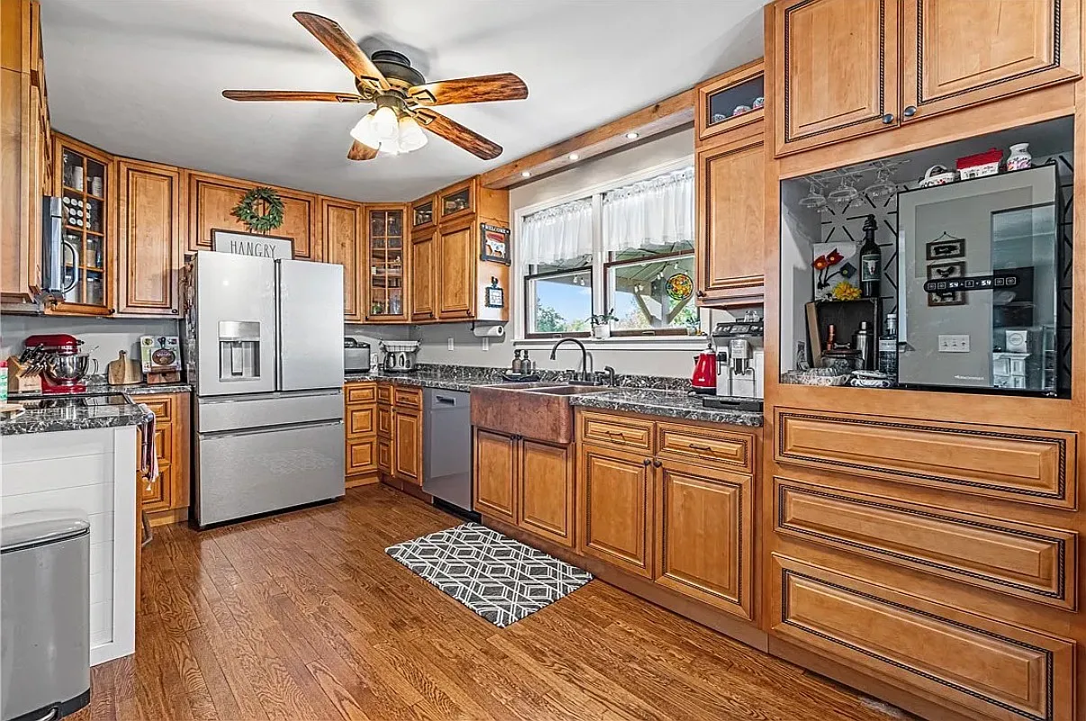 3 bed, 1382 sqft, $2,200 — Photo 4