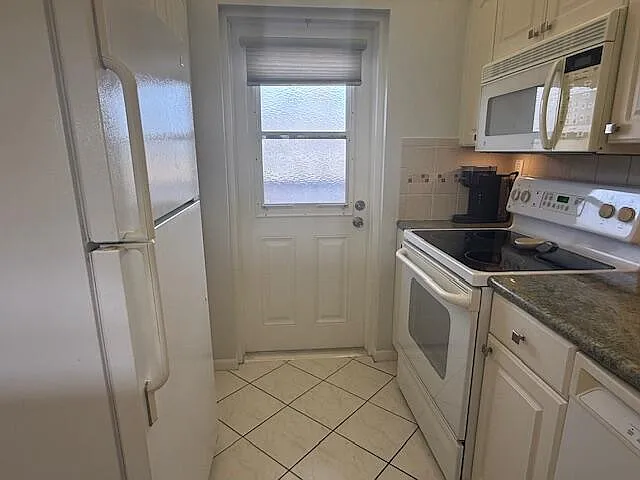 1319 E Hillsboro Blvd #412 — Photo 13