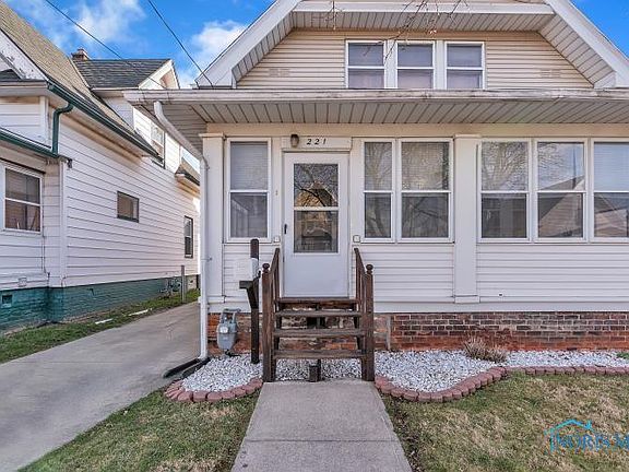 4th image of 221 Elgin Ave
