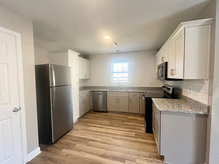 317/319 E. Gilbreath Street — Photo 4