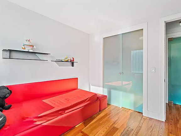 5th image of 9963 Lafayette Ave
