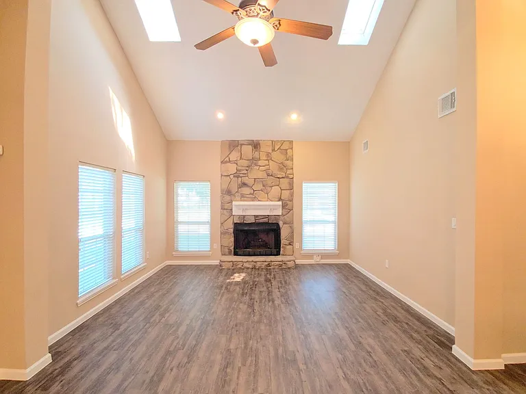 19222 Hikers Trail Dr — Photo 4