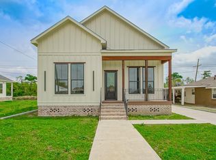 625 Cougar Dr, Arabi, LA 70032