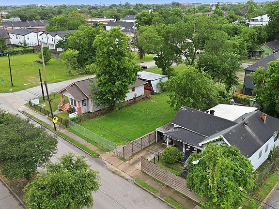 3rd image of 2412 Elgin St Lot 12