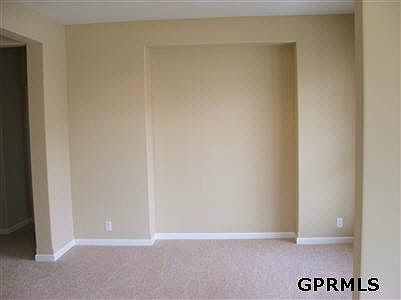 3rd image of 555 S 182nd St