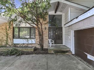 5392 Meadow Wood Blvd, Lyndhurst, OH 44124