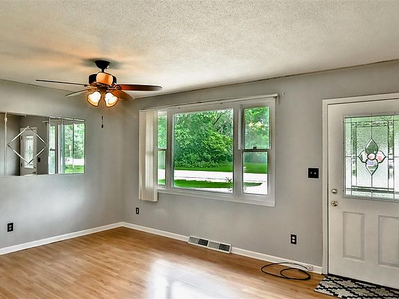 4th image of 1627 Minns Dr