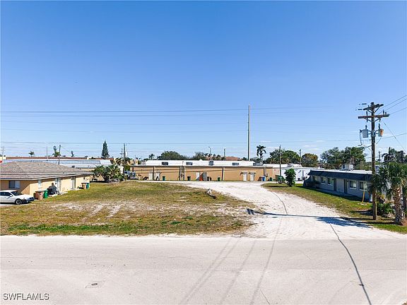 3rd image of 2921 SE 15th Pl