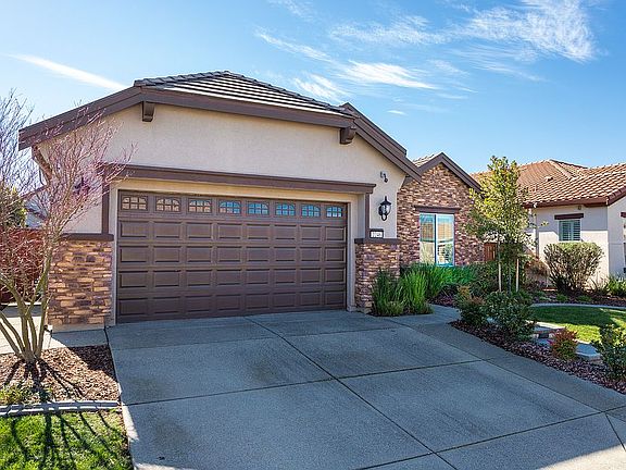 2nd image of 2246 Langtree Dr