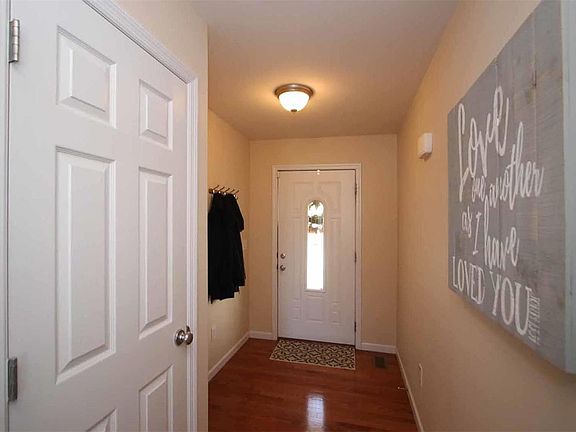 3rd image of 6839 Hampshire Ct