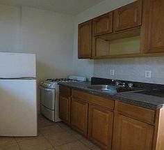 2nd image of 81 Vanderveer St APT 2