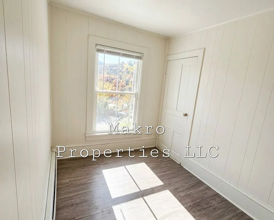 37 Main St #2