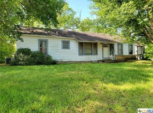1009 E Walnut St, Seguin, TX 78155