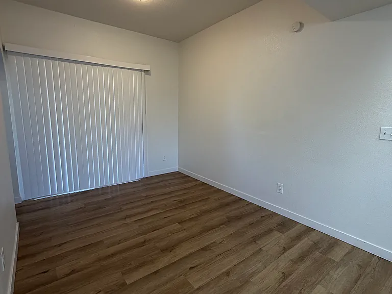 115 E King Rd — Photo 5
