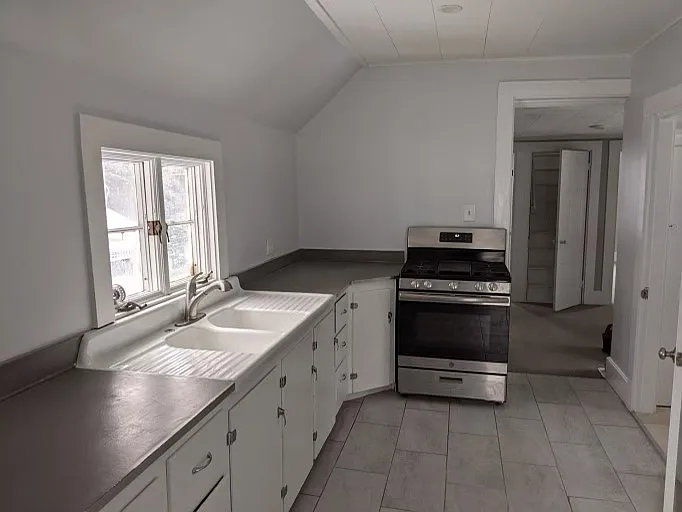 3 bed, 1200 sqft, $2,879 — Photo 2