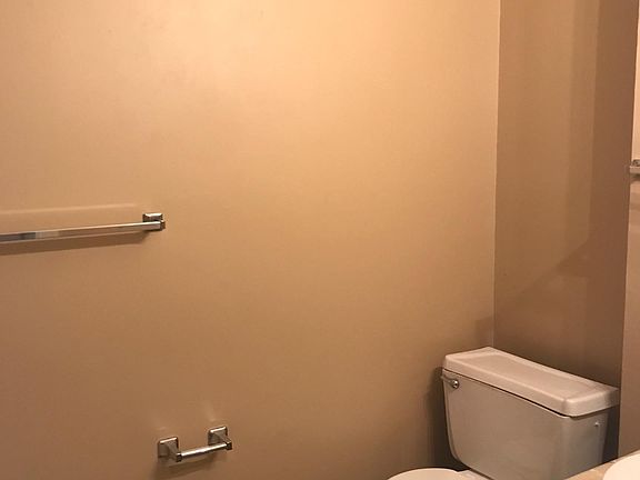 5th image of 900 Kingsbury Dr