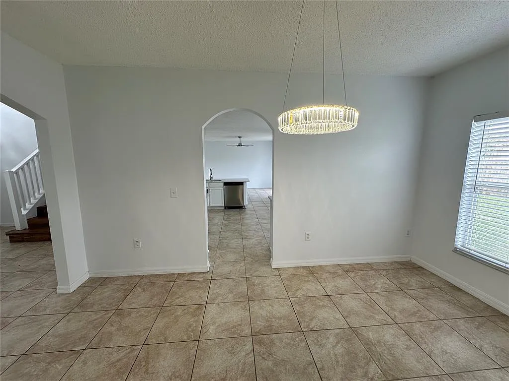 4 bed, 2.5 bath, 2113 sqft, $1,998 — Photo 4