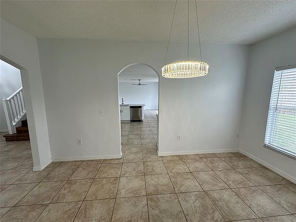 4th image of 747 Pelican Ct