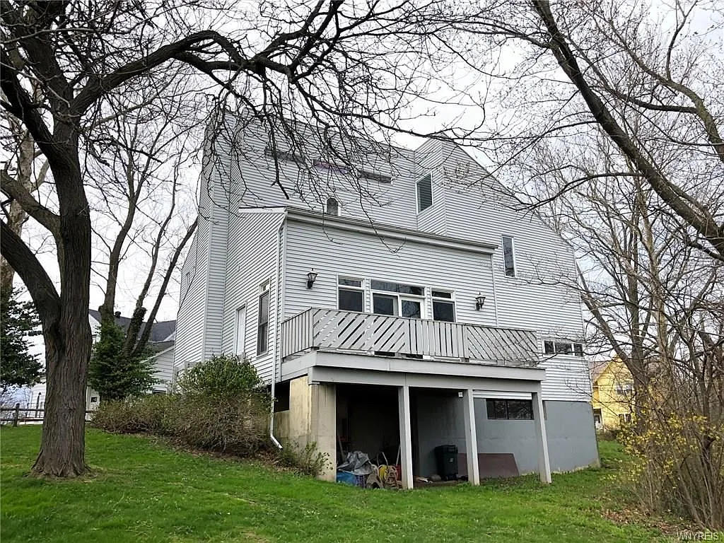 68 Watrous St photo 1