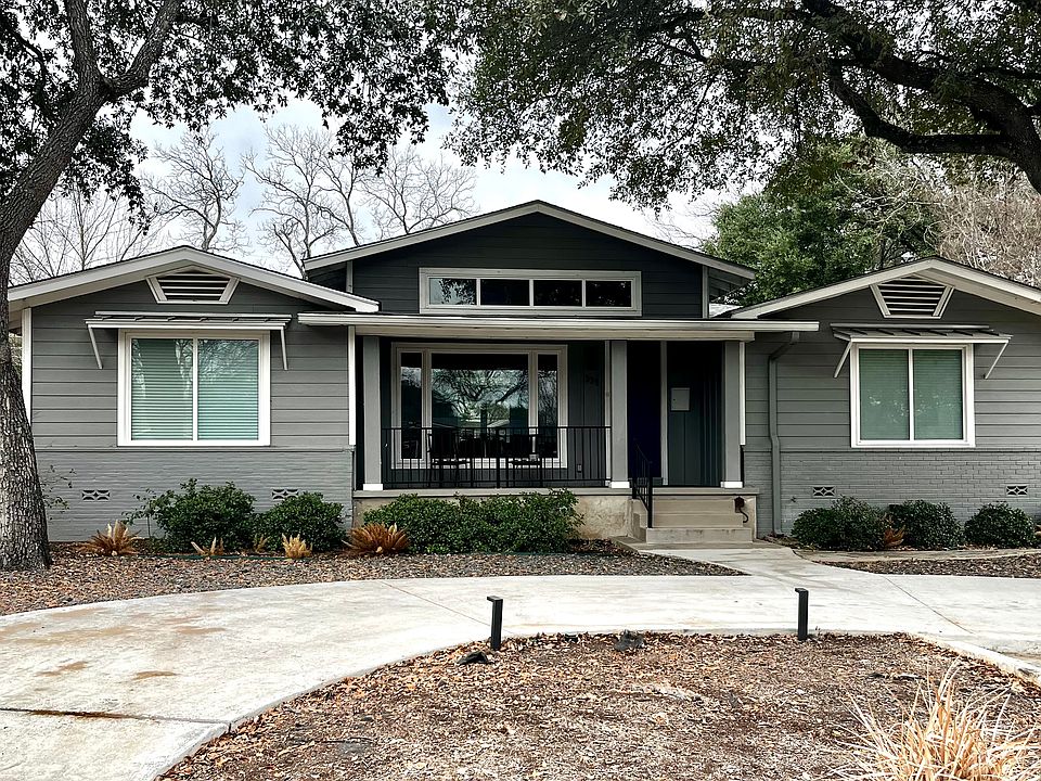 Circular driveway