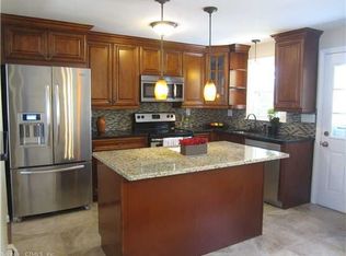 14 Avon Ct, Middletown, CT 06457