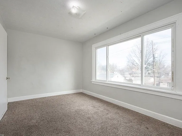 1738 E 296th St #2 — Photo 13