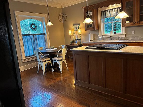 4th image of 301 W Waterford St