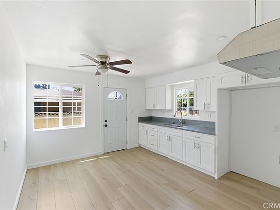 5th image of 1114 N Cherry St