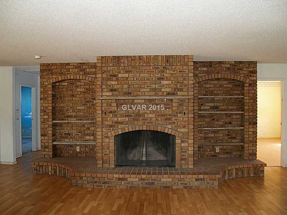 3rd image of 7963 Gilespie St