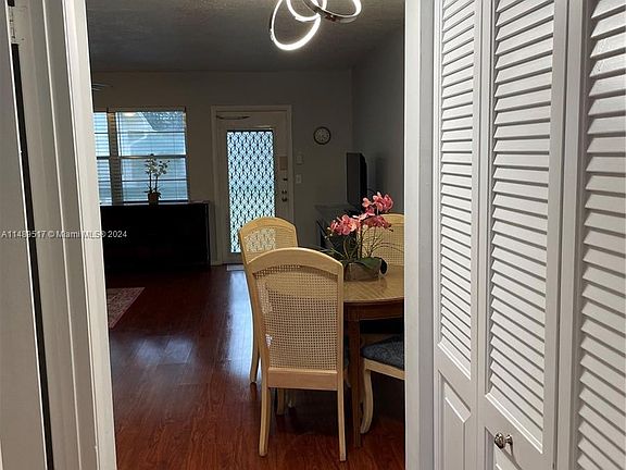 5th image of 364 Oakridge T #364