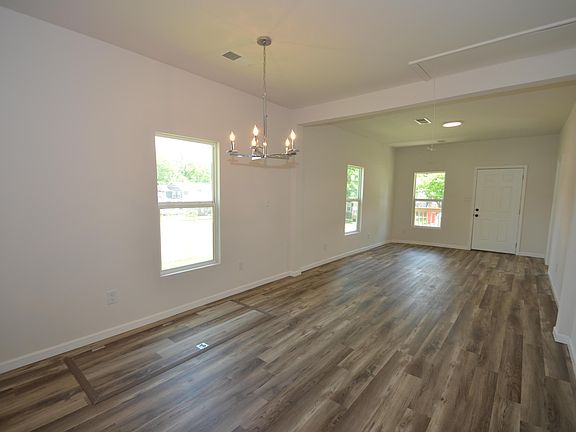4th image of 301 S Elmarch Ave