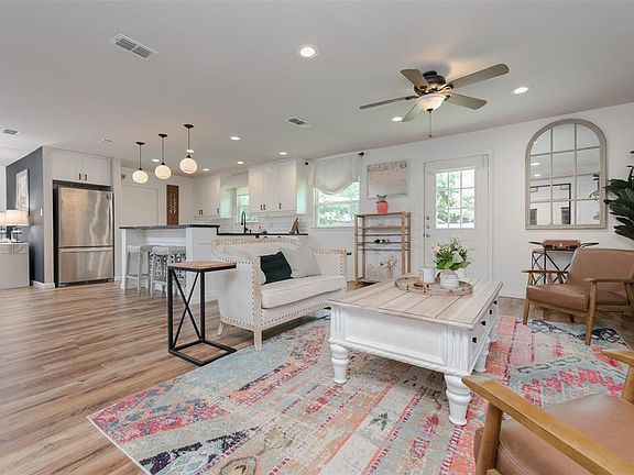 5th image of 523 N Shady Shores Dr