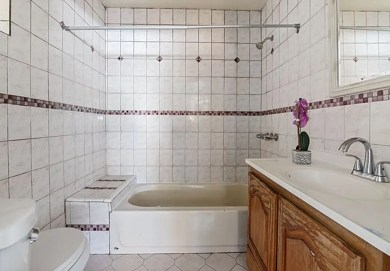 11012 Eastwood Ave — Photo 8